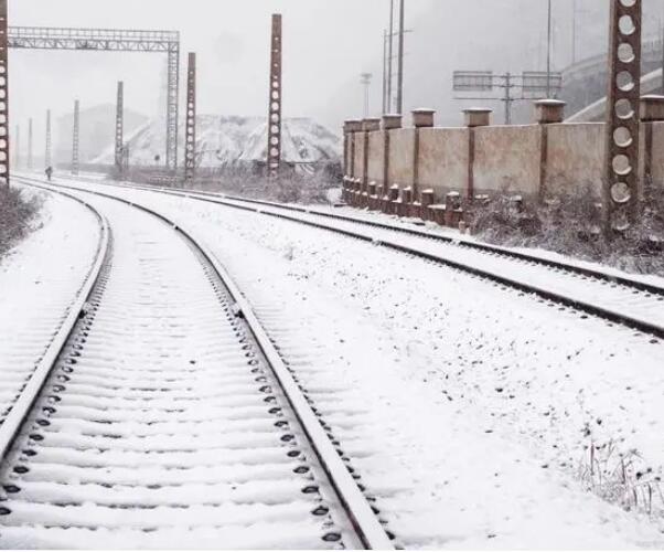 冬天已到，雨雪天氣增多，應(yīng)該怎么做才能防止凈化板發(fā)潮？